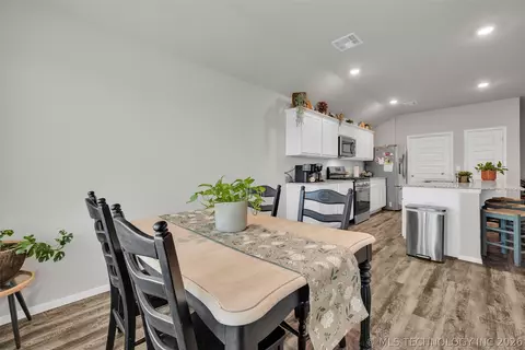 Dining - 23317 E 114th St S, Broken Arrow, OK 74014 photo 3 of 3