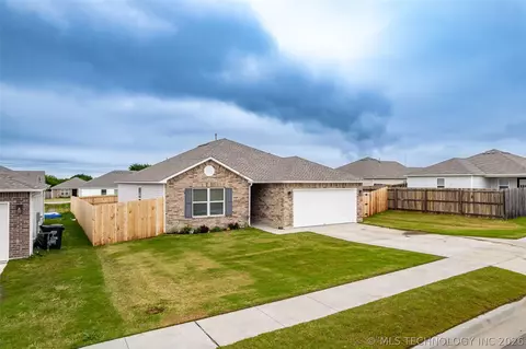 Exterior - 23317 E 114th St S, Broken Arrow, OK 74014 photo 1 of 7