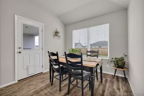 Dining - 23317 E 114th St S, Broken Arrow, OK 74014 photo 1 of 3