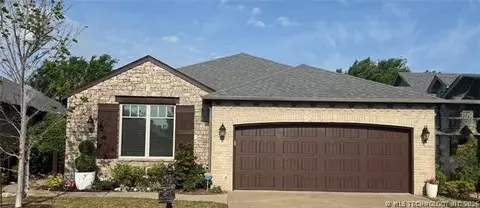 8434 S Phoenix Pl, Tulsa, OK 74132