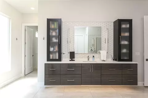 Bath - 3131 E 26th Pl, Tulsa, OK 74114 photo 9 of 14