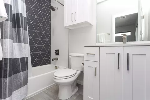 Bath - 3131 E 26th Pl, Tulsa, OK 74114 photo 13 of 14
