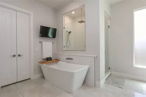 Bath - 3131 E 26th Pl, Tulsa, OK 74114 photo 10 of 14