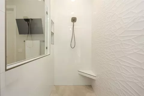 Bath - 3131 E 26th Pl, Tulsa, OK 74114 photo 6 of 14