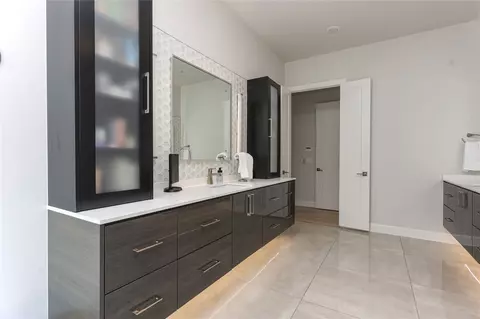 Bath - 3131 E 26th Pl, Tulsa, OK 74114 photo 7 of 14