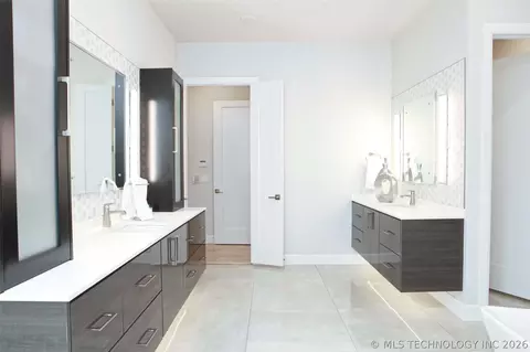 Bath - 3131 E 26th Pl, Tulsa, OK 74114 photo 6 of 8
