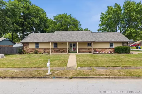 3016 E Knoxville St, Broken Arrow, OK 74014