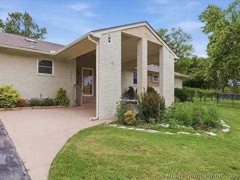 3263 W 72nd St, Tulsa, OK 74132