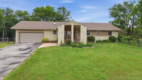 3263 W 72nd St, Tulsa, OK 74132