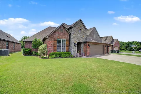 7906 N 142nd Ave E, Owasso, OK 74055