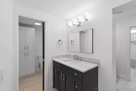 Bath - 1708 E 30th St, Tulsa, OK 74114 photo 1 of 11