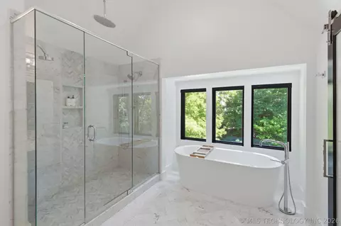 Bath - 1708 E 30th St, Tulsa, OK 74114 photo 7 of 11