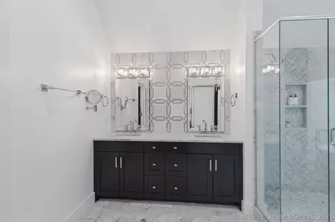 Bath - 1708 E 30th St, Tulsa, OK 74114 photo 6 of 11