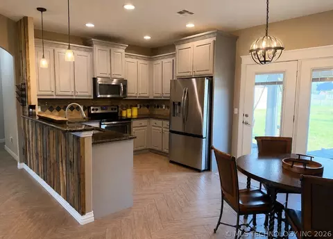 Kitchen - 140 Avalanche, Durant, OK 74701 photo 1 of 1