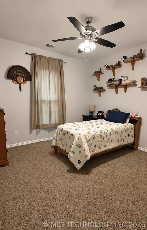 Bedroom - 140 Avalanche, Durant, OK 74701 photo 4 of 4