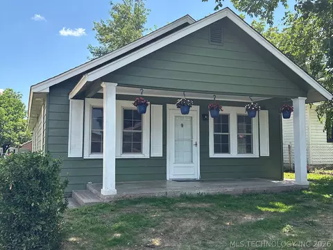 1121 E Walnut St, Cushing, OK 74023