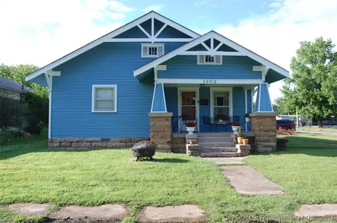 1202 W Broadway St, Henryetta, OK 74437