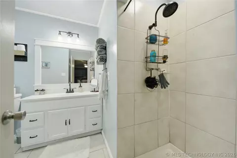 Bath - 1708 E 60th Pl, Tulsa, OK 74105 photo 2 of 3