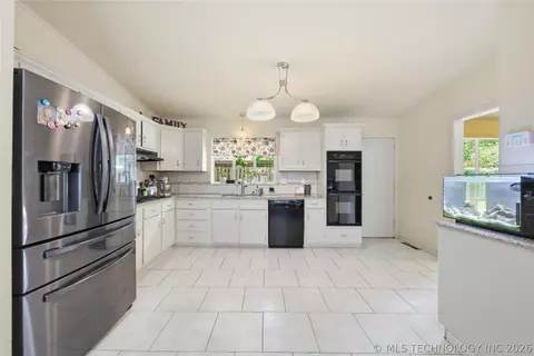 Kitchen - 1708 E 60th Pl, Tulsa, OK 74105 photo 1 of 6