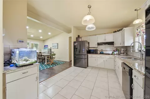 Kitchen - 1708 E 60th Pl, Tulsa, OK 74105 photo 4 of 6
