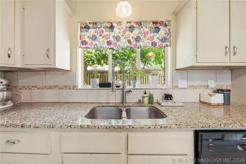 Kitchen - 1708 E 60th Pl, Tulsa, OK 74105 photo 6 of 6
