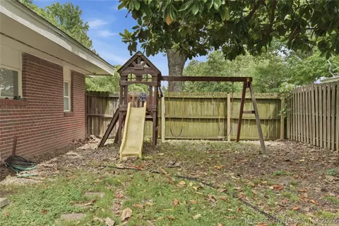 Exterior - 1708 E 60th Pl, Tulsa, OK 74105 photo 4 of 6