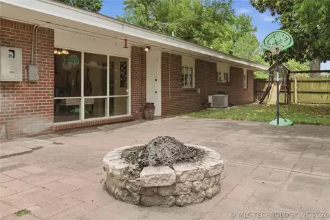 Exterior - 1708 E 60th Pl, Tulsa, OK 74105 photo 6 of 6
