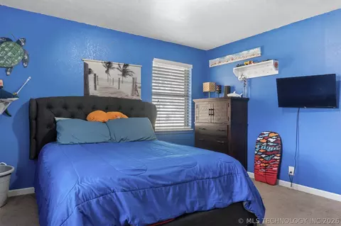 Bedroom - 703 Mccarley, Colbert, OK 74733 photo 3 of 3