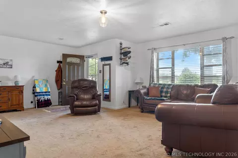 Entry Way - 703 Mccarley, Colbert, OK 74733 photo 1 of 1