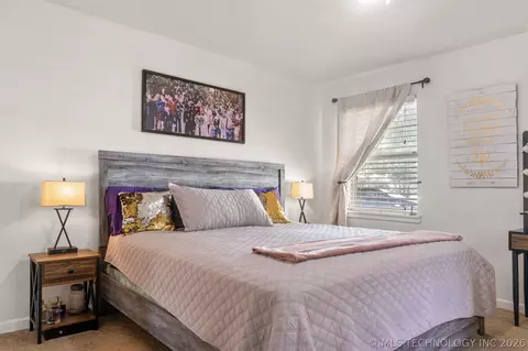 Bedroom - 703 Mccarley, Colbert, OK 74733 photo 2 of 3