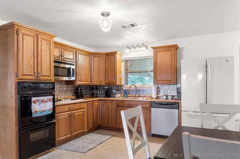 Kitchen - 703 Mccarley, Colbert, OK 74733 photo 1 of 3