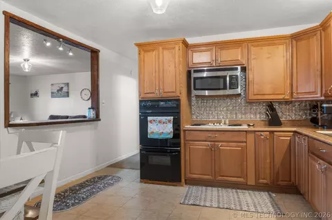 Kitchen - 703 Mccarley, Colbert, OK 74733 photo 2 of 3