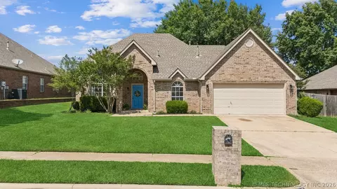1607 Fir Dr, Sand Springs, OK 74063
