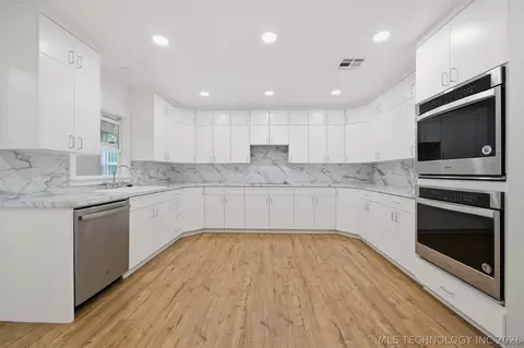 Kitchen - 800 SE County Rd, Ada, OK 74820 photo 3 of 3
