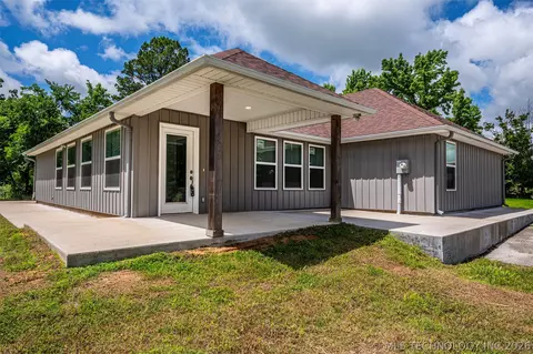 Exterior - 800 SE County Rd, Ada, OK 74820 photo 2 of 6