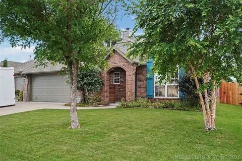 7917 S Dogwood Ave, Broken Arrow, OK 74011