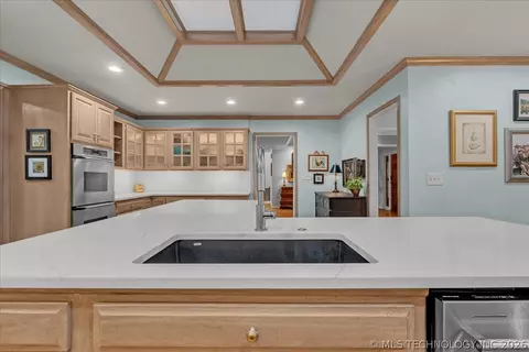 Kitchen - 2917 E 68th St, Tulsa, OK 74136 photo 6 of 9