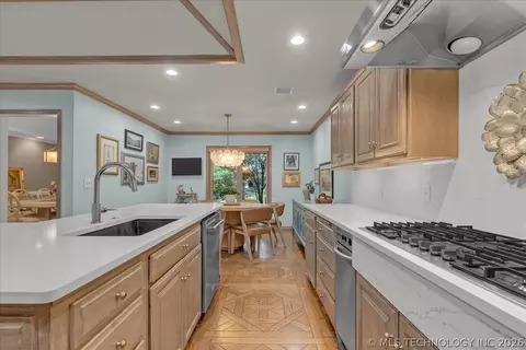 Kitchen - 2917 E 68th St, Tulsa, OK 74136 photo 7 of 9