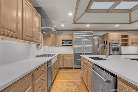 Kitchen - 2917 E 68th St, Tulsa, OK 74136 photo 5 of 9