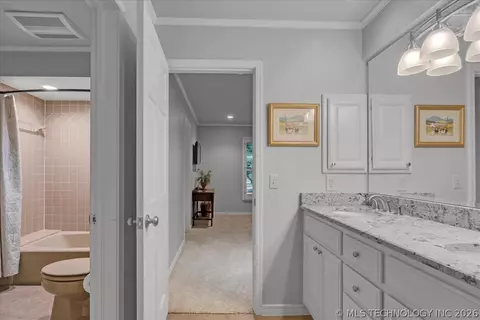 Bath - 2917 E 68th St, Tulsa, OK 74136 photo 8 of 9
