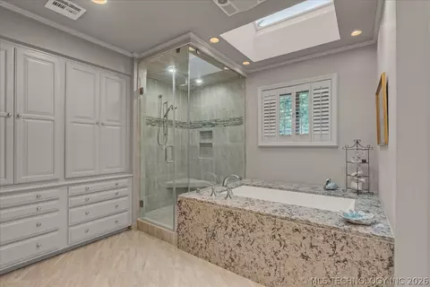Bath - 2917 E 68th St, Tulsa, OK 74136 photo 6 of 9