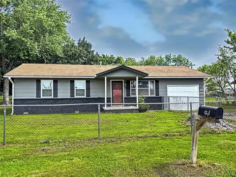 602 Green Country Dr, Tahlequah, OK 74464