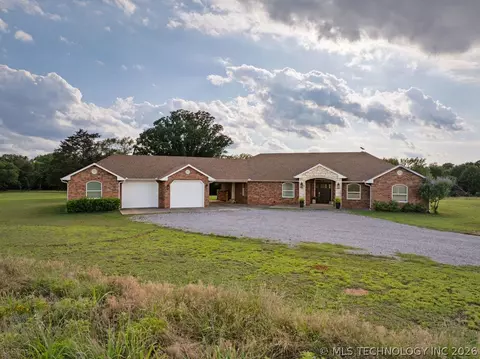 17373 Sumac Rd, Madill, OK 73446