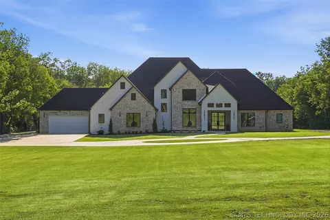 9701 N Memorial Dr, Owasso, OK 74055