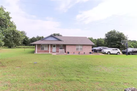 8951 Hilltop Rd, Beggs, OK 74421