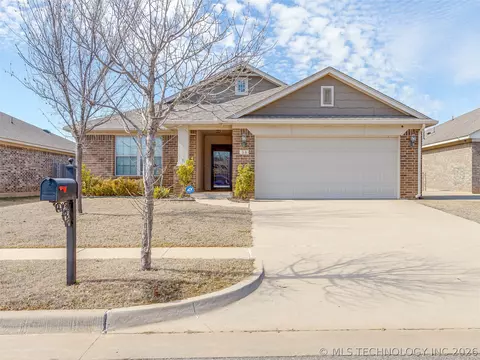 13 Evermore Ln, Yukon, OK 73099