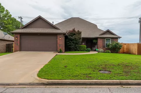 110 Dogwood Dr, Mannford, OK 74044
