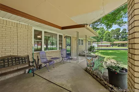 Exterior - 107 Maple, Broken Bow, OK 74728 photo 2 of 7