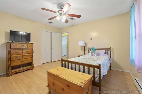 Bedroom - 107 Maple, Broken Bow, OK 74728 photo 4 of 7