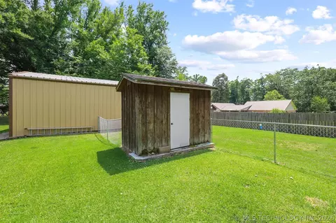Exterior - 107 Maple, Broken Bow, OK 74728 photo 6 of 7